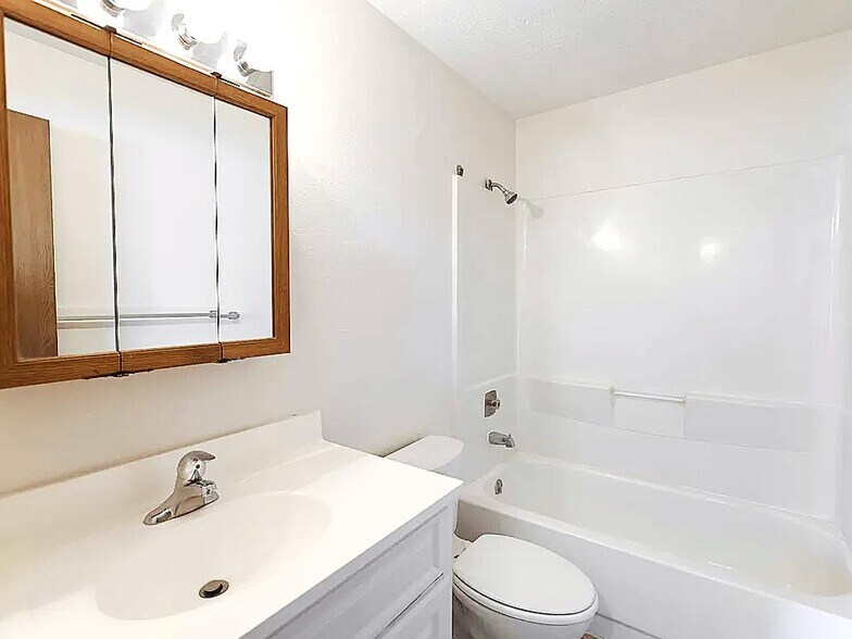 2433 E St, Lincoln, NE à vendre - Photo intérieure – Image 3 sur 8