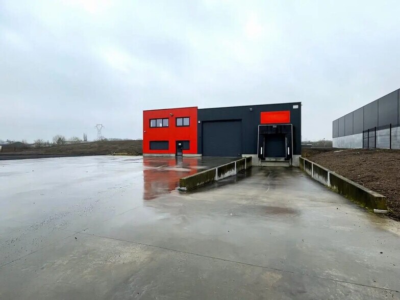Local d’activités dans Escaudain à louer - Photo de l’immeuble – Image 2 sur 23