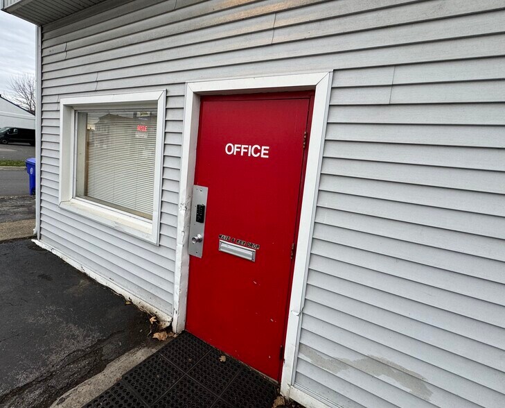 2085 Clinton St, West Seneca, NY à vendre - Photo de l’immeuble – Image 2 sur 19