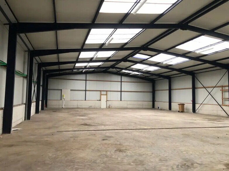 Local d’activités dans Landivisiau à louer - Photo intérieure – Image 3 sur 4