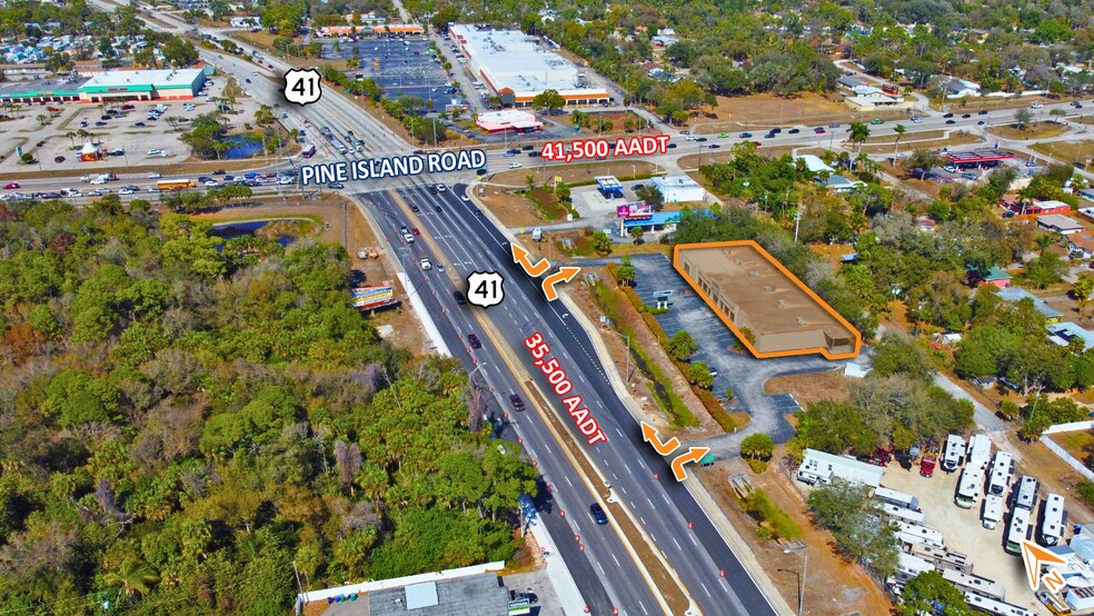 1700-1750 N Tamiami Trl, North Fort Myers, FL à vendre - Photo de l’immeuble – Image 2 sur 22