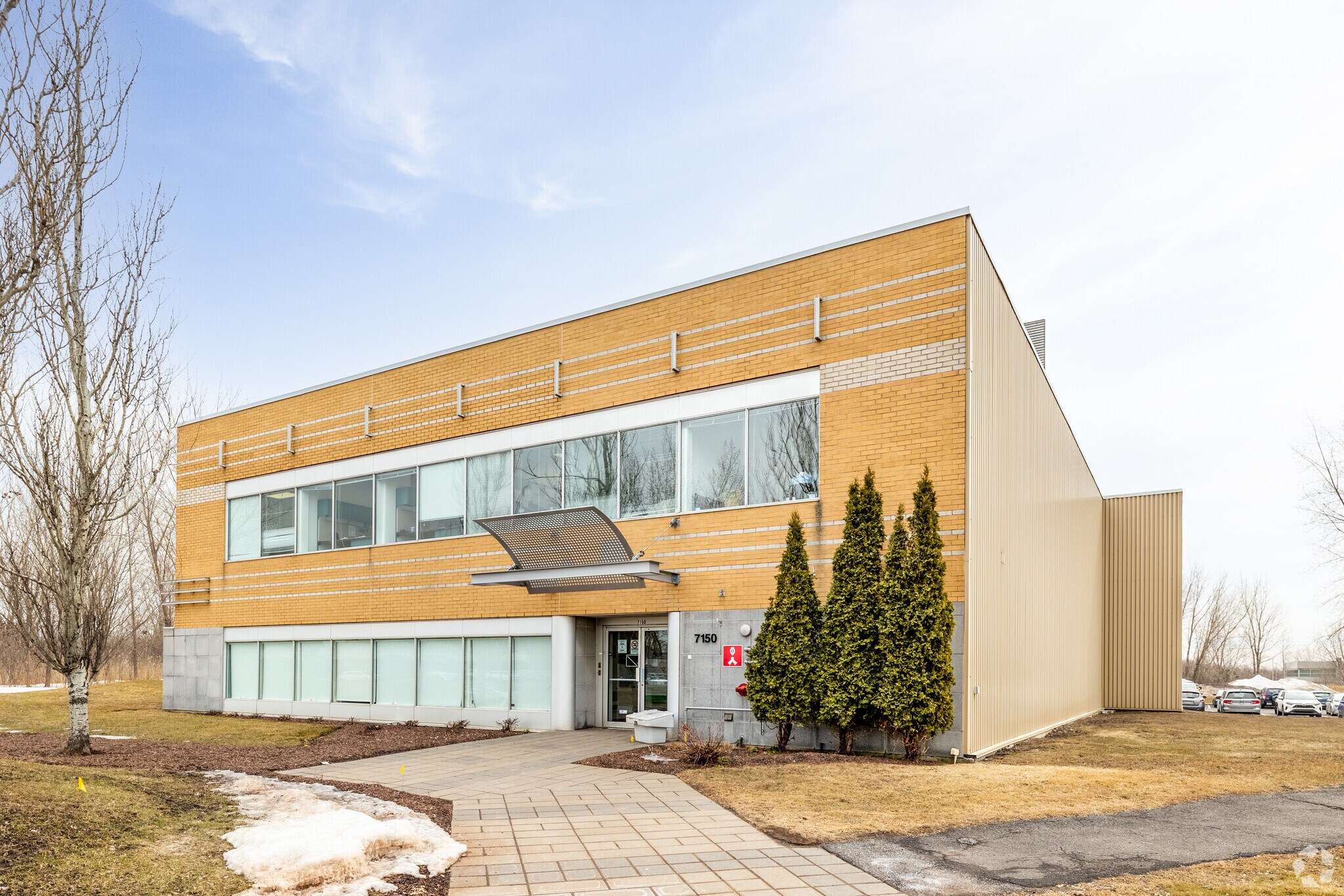 7150 Rue Frederick-Banting, Montréal, QC à louer Photo de l’immeuble– Image 1 sur 9