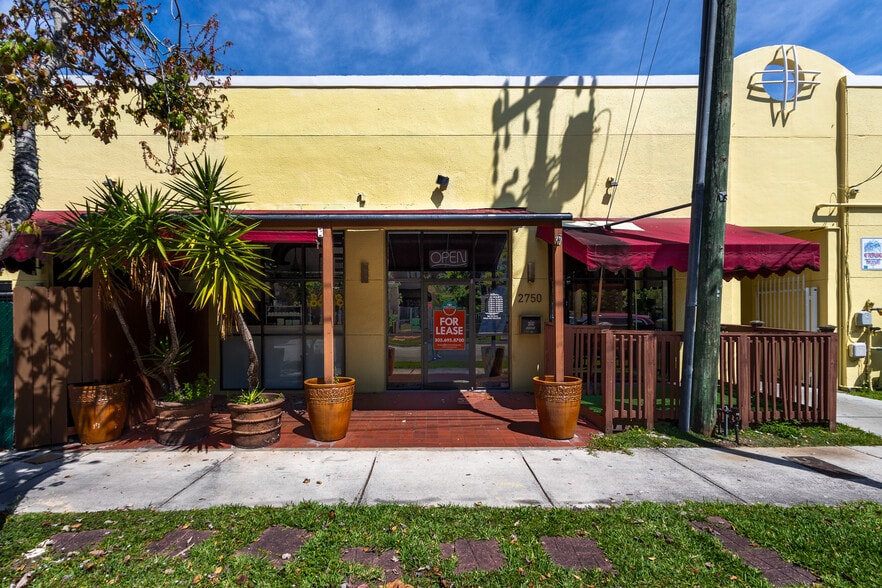 2750 SW 26th Ave, Miami, FL à louer - Photo de l’immeuble – Image 3 sur 8