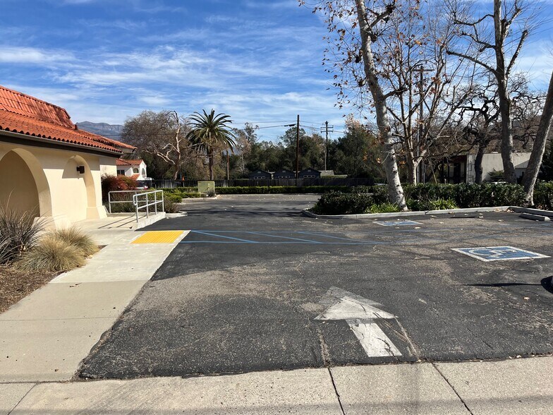 110 S Ventura St, Ojai, CA à louer - Photo de l’immeuble – Image 2 sur 33