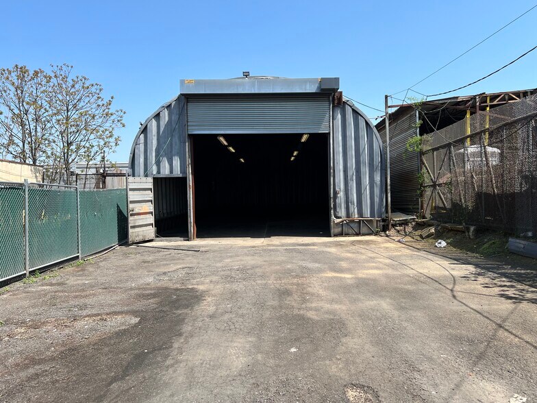 15-21 129th st, College Point, NY à louer - Photo de l’immeuble – Image 1 sur 5