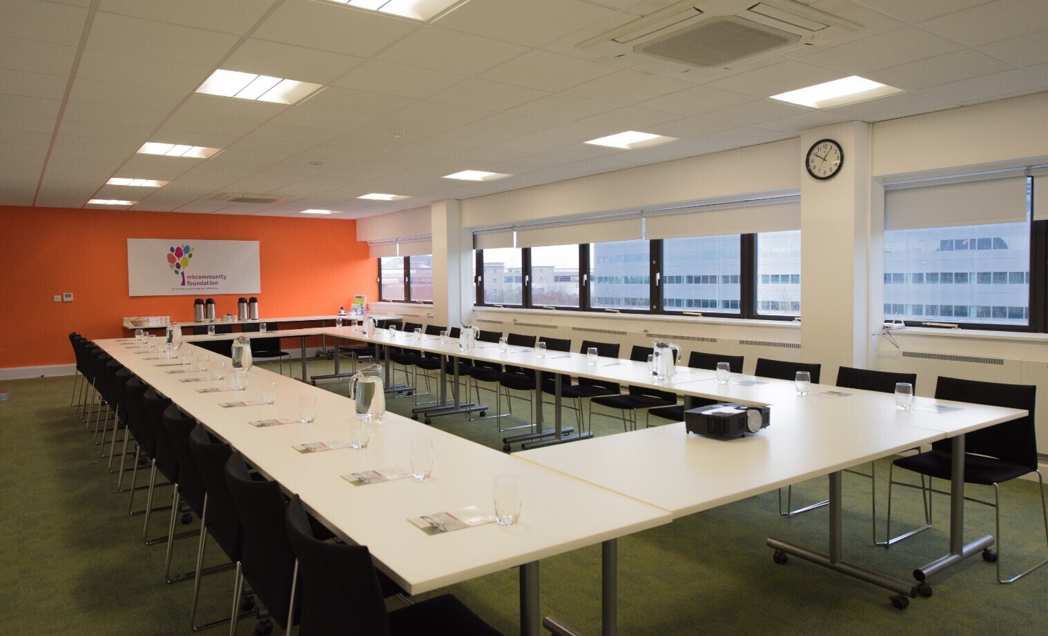 403-445 Midsummer Blvd, Milton Keynes à louer Photo de l’immeuble– Image 1 sur 5