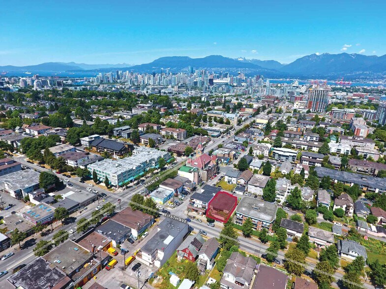 217-221 16th Av E, Vancouver, BC à vendre - Photo de l’immeuble – Image 1 sur 11
