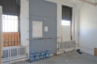 47-09 30th St, Long Island City, NY à louer Photo de l’immeuble– Image 2 sur 22