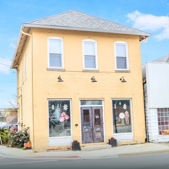 47 E Main St, New Palestine, IN à vendre - Photo de l’immeuble – Image 1 sur 24