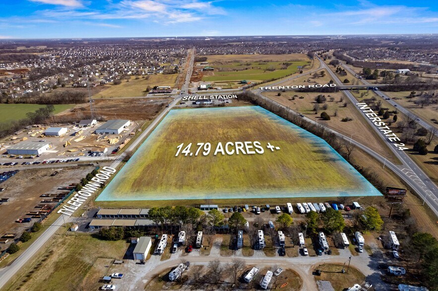 1232 Tylertown Rd, Clarksville, TN à vendre - Photo de l’immeuble – Image 2 sur 17