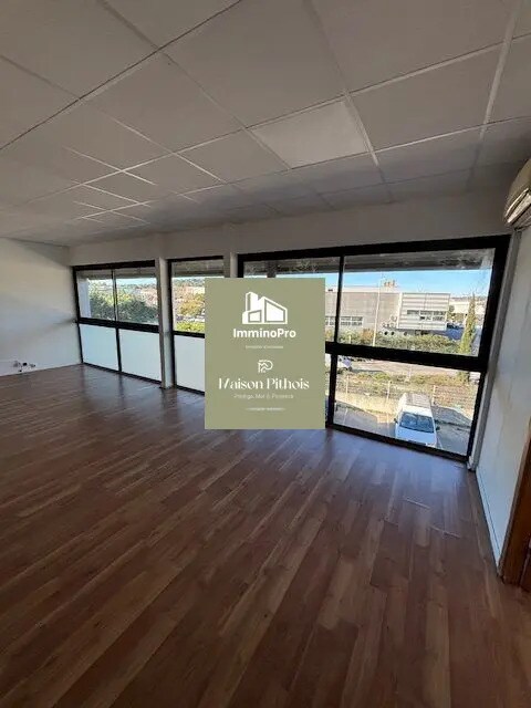 Bureau dans Six-Fours-les-Plages à louer Photo intérieure– Image 1 sur 4