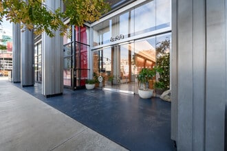 6430 W Sunset Blvd, Los Angeles, CA à louer Photo de l’immeuble– Image 2 sur 17