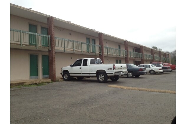 404 W L Doc Dodson, Naples, TX à vendre - Photo de l’immeuble – Image 1 sur 9