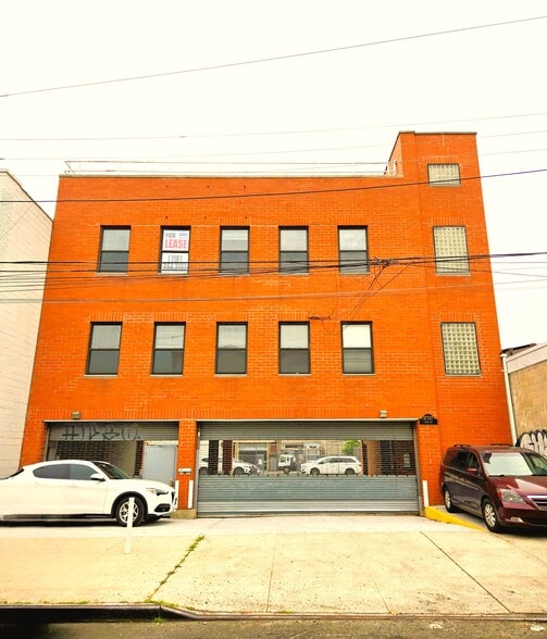 17717 150th Ave, Jamaica, NY à louer - Photo de l’immeuble – Image 1 sur 10