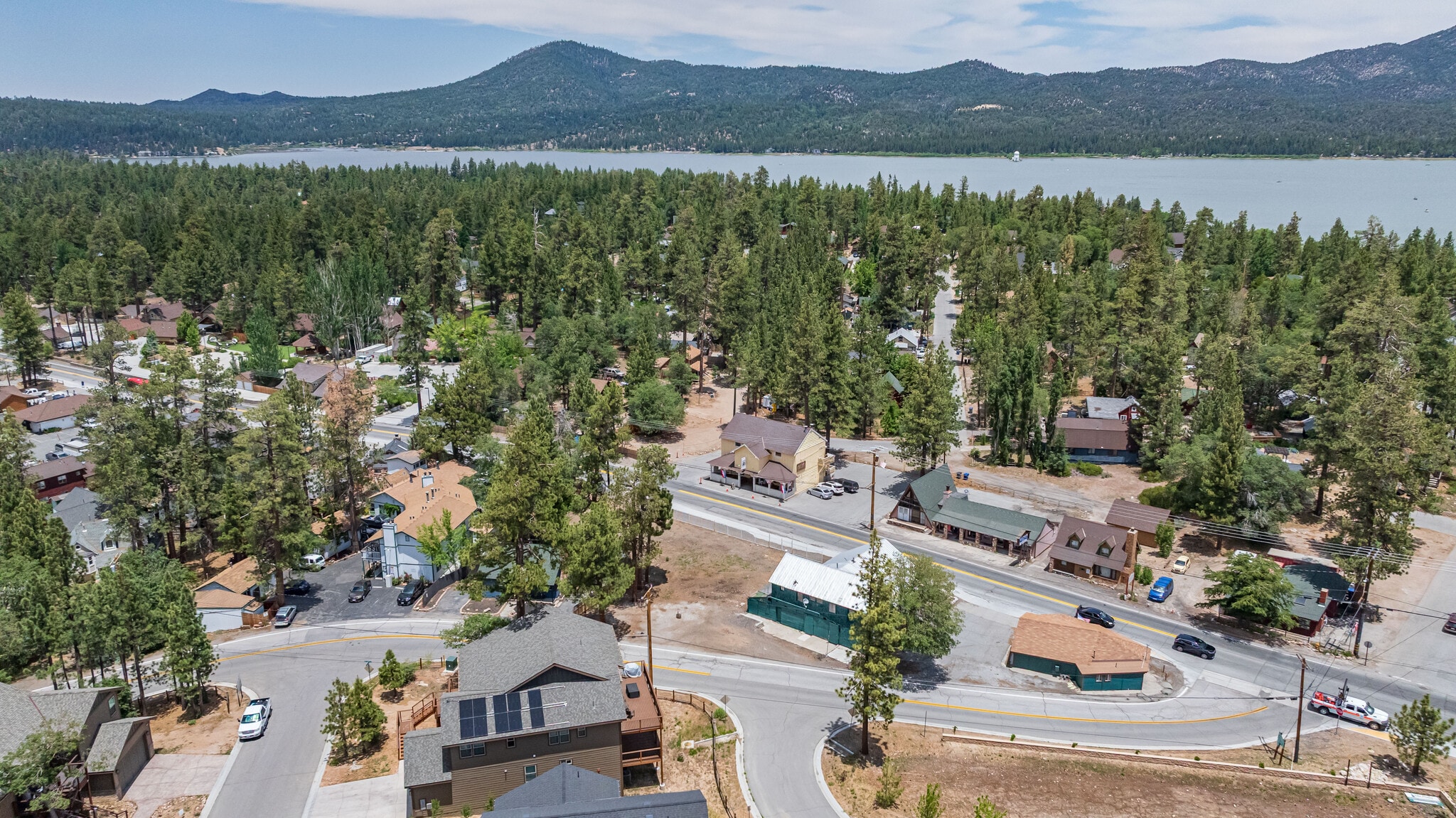 40277 Big Bear Blvd, Big Bear Lake, CA à louer Aérien– Image 1 sur 12