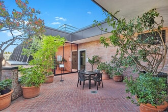 413-445 N Rodeo Dr, Beverly Hills, CA à louer Photo de l’immeuble– Image 2 sur 9