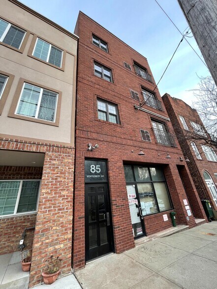 85 Montgomery Ave, Staten Island, NY à vendre - Photo de l’immeuble – Image 3 sur 10