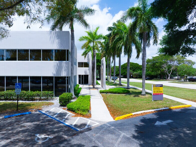 399 NW 2nd Ave, Boca Raton, FL à louer - Photo de l’immeuble – Image 3 sur 34