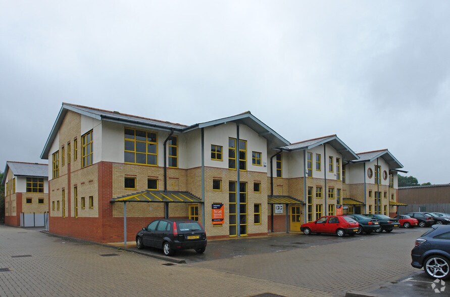 Eelmoor Rd, Farnborough à louer - Photo de l’immeuble – Image 2 sur 2
