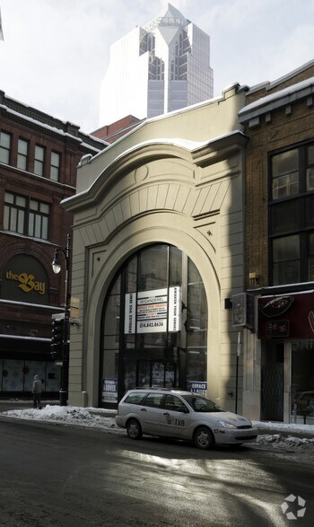 539 Rue Sainte-Catherine O, Montréal, QC à vendre - Photo de l’immeuble – Image 2 sur 2