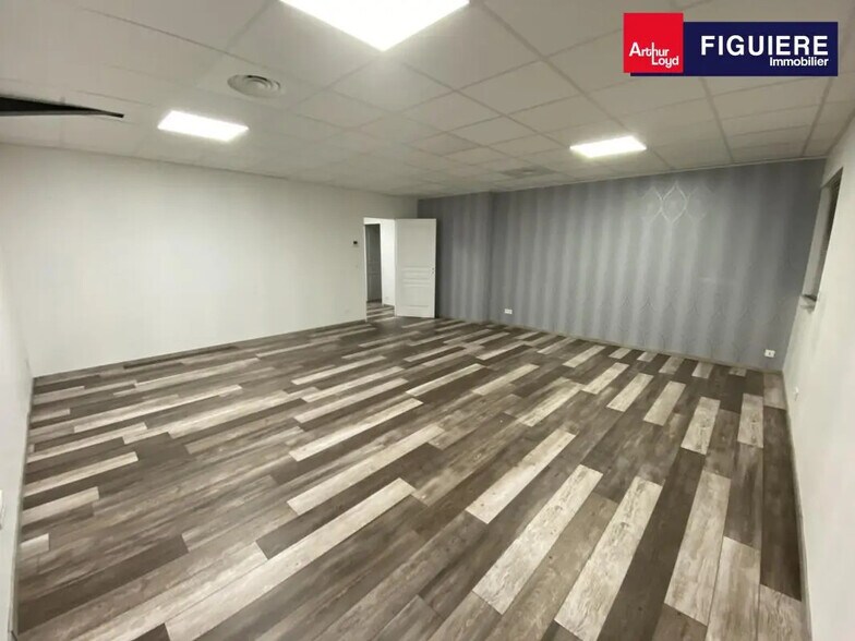 Bureau dans Pélissanne à louer - Photo de l’immeuble – Image 3 sur 14