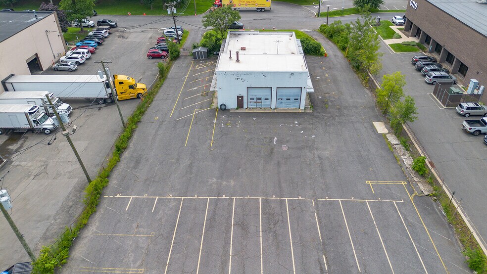 35 Branca Rd, East Rutherford, NJ à louer - Photo de l’immeuble – Image 2 sur 15