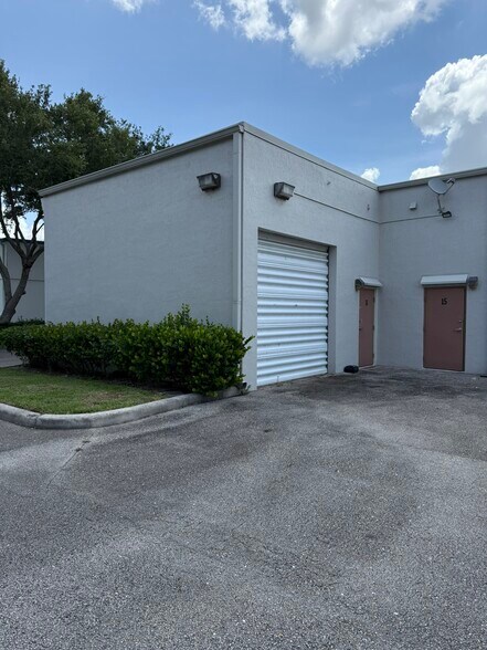 3500 Fairlane Farms Rd, West Palm Beach, FL à louer - Photo de l’immeuble – Image 3 sur 21