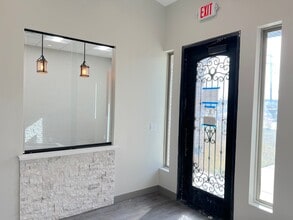 26875 US Highway 380 E, Aubrey, TX à louer Photo intérieure– Image 2 sur 7