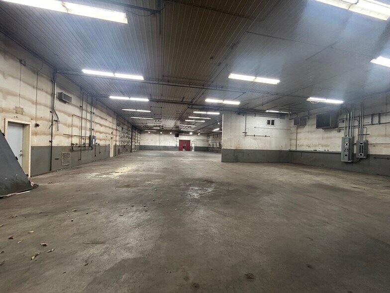 9350 Shaver Rd, Portage, MI à louer - Photo de l’immeuble – Image 2 sur 28