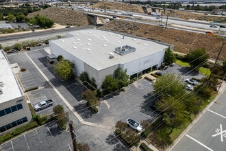 4881 E Airport Dr, Ontario, CA à louer Photo intérieure– Image 1 sur 2