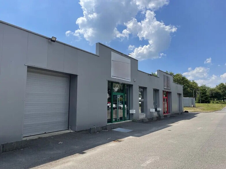 Local commercial dans SAINT-ÉTIENNE-DE-MONTLUC à louer - Photo de l’immeuble – Image 1 sur 5