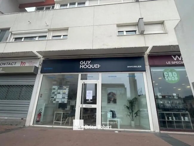 Plus de détails pour 7 Place Jean Monnet, Meyzieu - Local commercial à louer