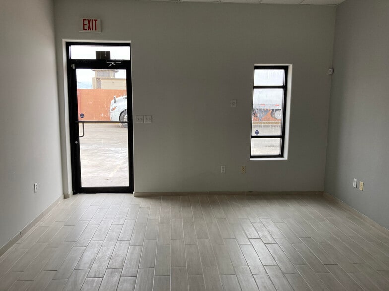 824 E Hackberry Ave, McAllen, TX à louer - Photo de l’immeuble – Image 2 sur 10