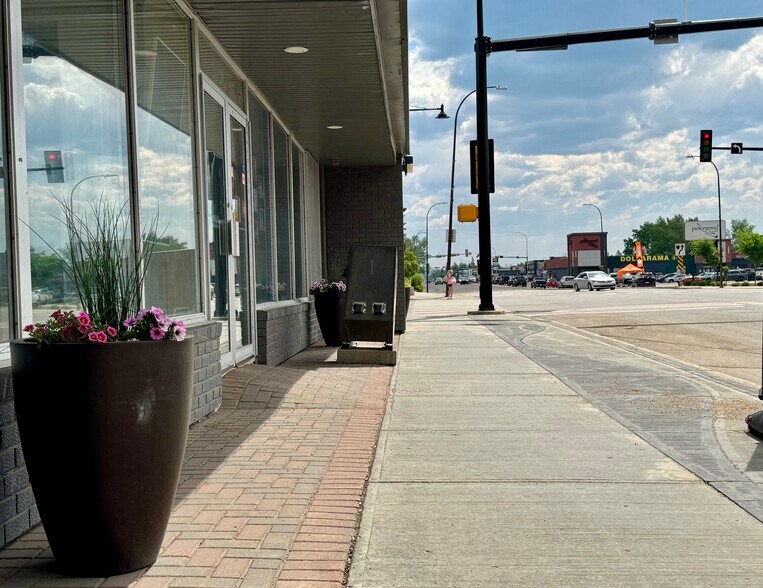 9904 Franklin Ave, Fort McMurray, AB à louer - Photo de l’immeuble – Image 3 sur 9