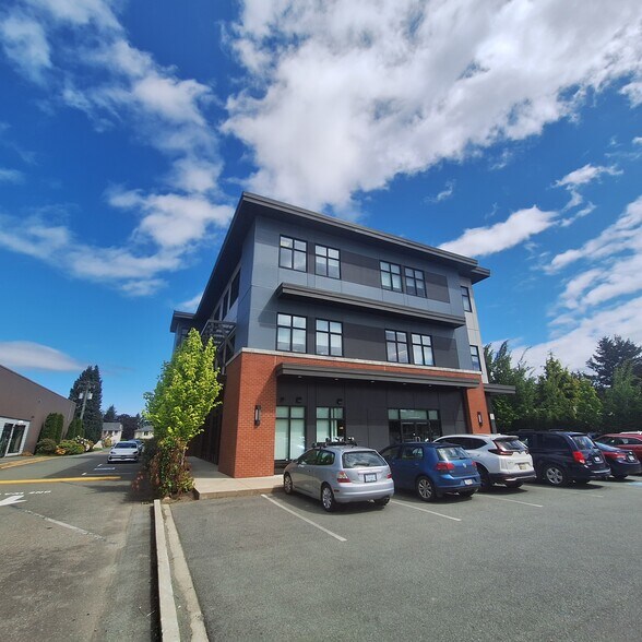 6545 Portsmouth Rd, Nanaimo, BC à vendre - Photo de l’immeuble – Image 2 sur 27