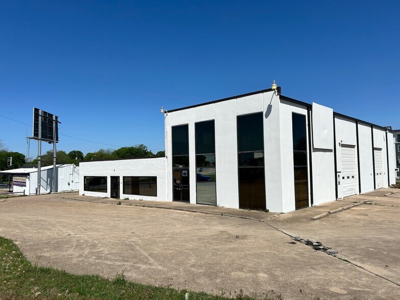 3259 McCart Ave, Fort Worth, TX à louer - Photo de l’immeuble – Image 2 sur 8