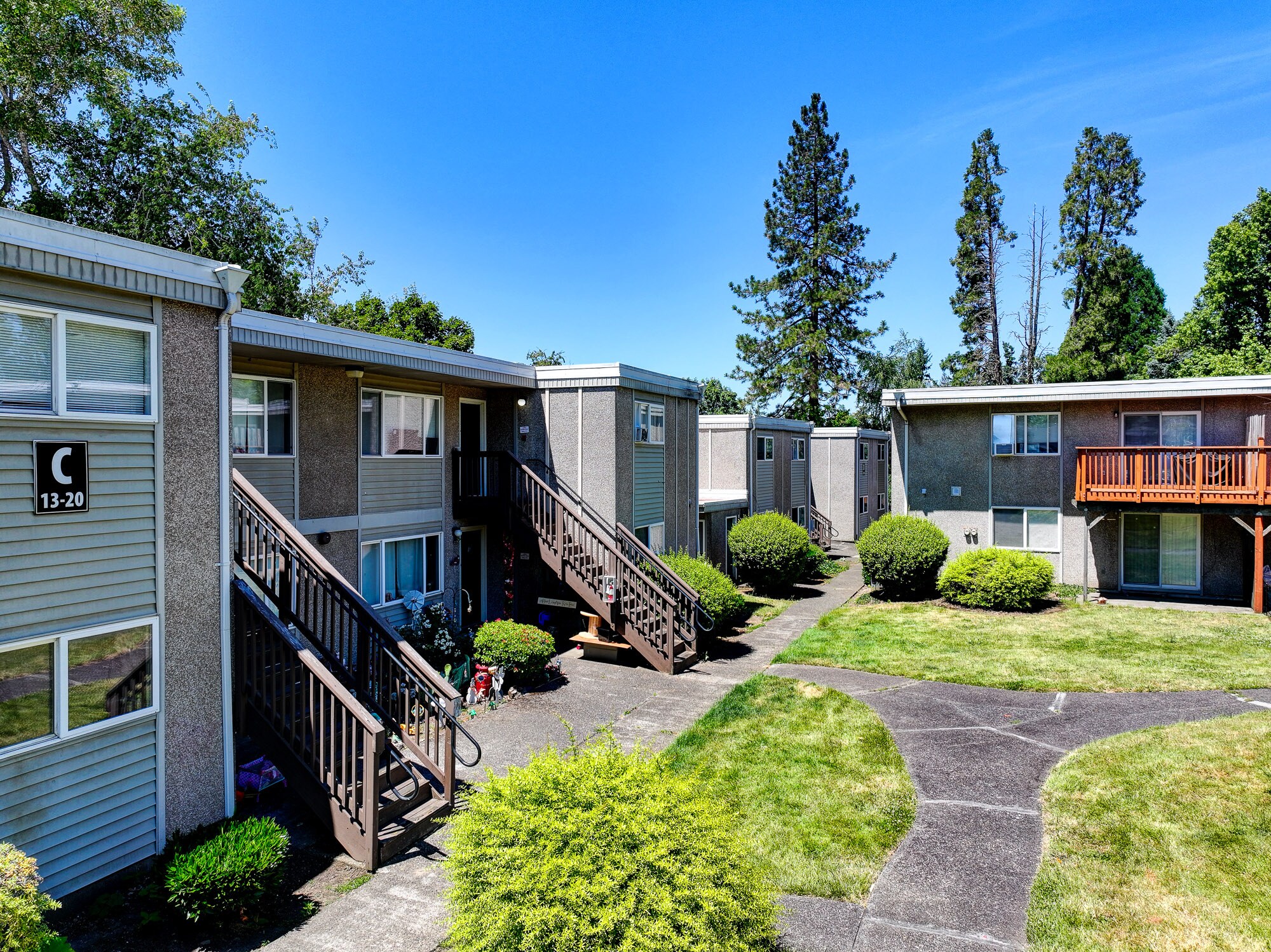 13455 SE Oatfield Rd, Milwaukie, OR à vendre Photo de l’immeuble– Image 1 sur 50