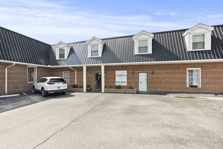 607 Locust St, Springfield, TN à vendre - Photo de l’immeuble – Image 2 sur 6