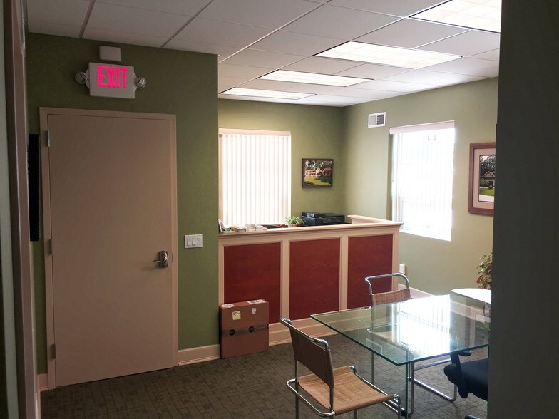 114 Windsor Ave, Mineola, NY à louer - Photo intérieure – Image 3 sur 8