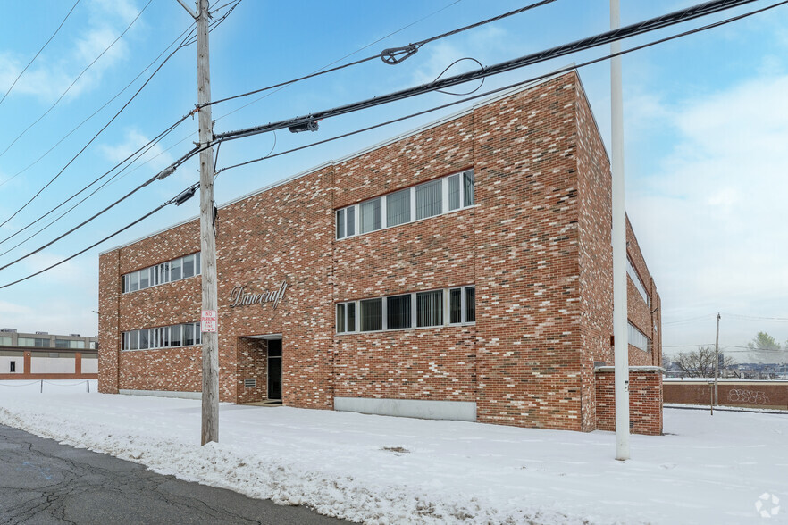 703 Allens Ave, Providence, RI à vendre - Photo de l’immeuble – Image 2 sur 7