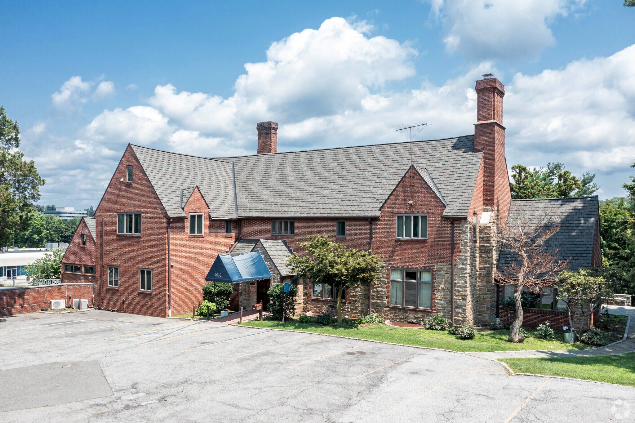 1010 N Broadway, Yonkers, NY à louer Photo principale– Image 1 sur 9