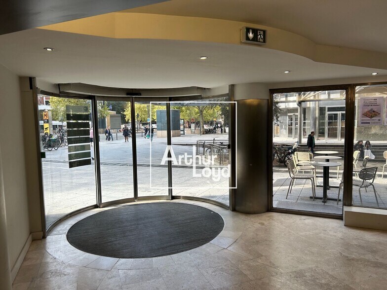 2 Esplanade Compans Caffarelli, Toulouse à louer - Hall d’entrée – Image 3 sur 14