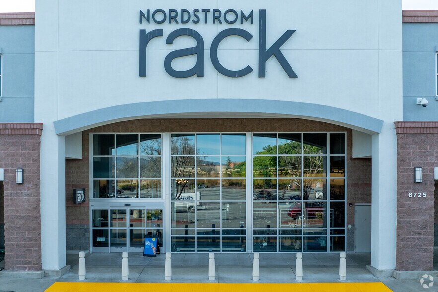 6725 Camino Arroyo, Gilroy, CA à vendre - Photo de l’immeuble – Image 2 sur 3