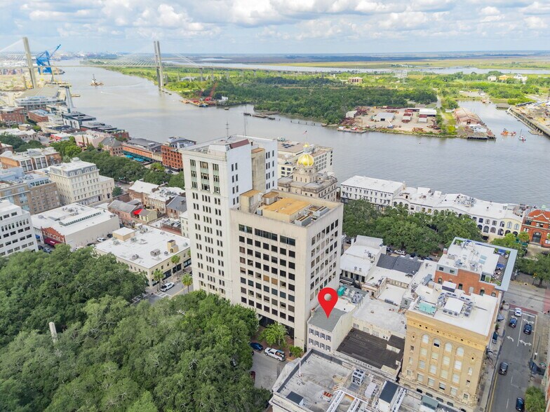 26 E Bryan St, Savannah, GA à vendre - Photo principale – Image 1 sur 16