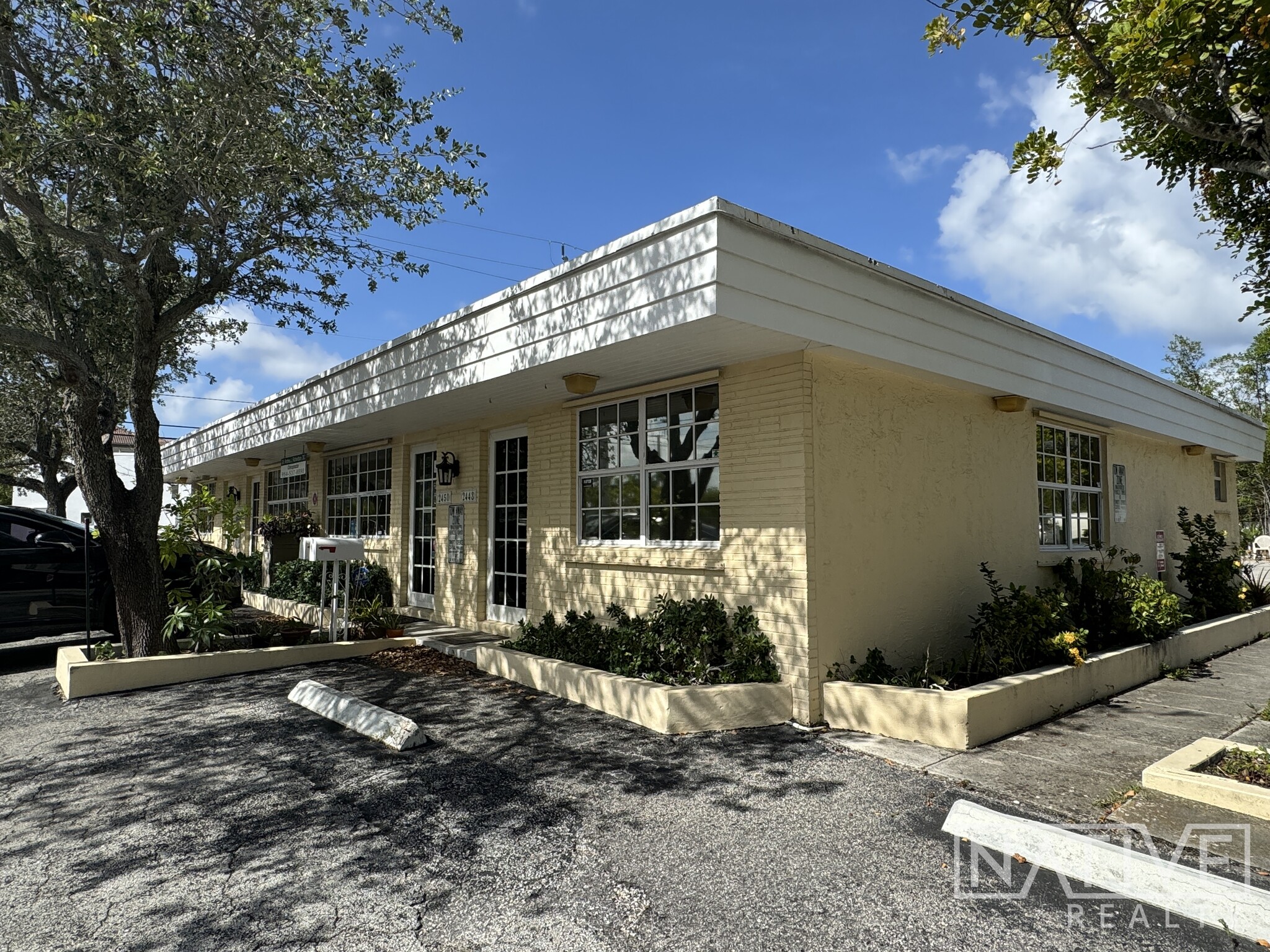 2448-2454 NE 13th Ave, Wilton Manors, FL à louer Photo de l’immeuble– Image 1 sur 10