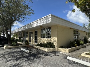 2448-2454 NE 13th Ave, Wilton Manors, FL à louer Photo de l’immeuble– Image 1 sur 10