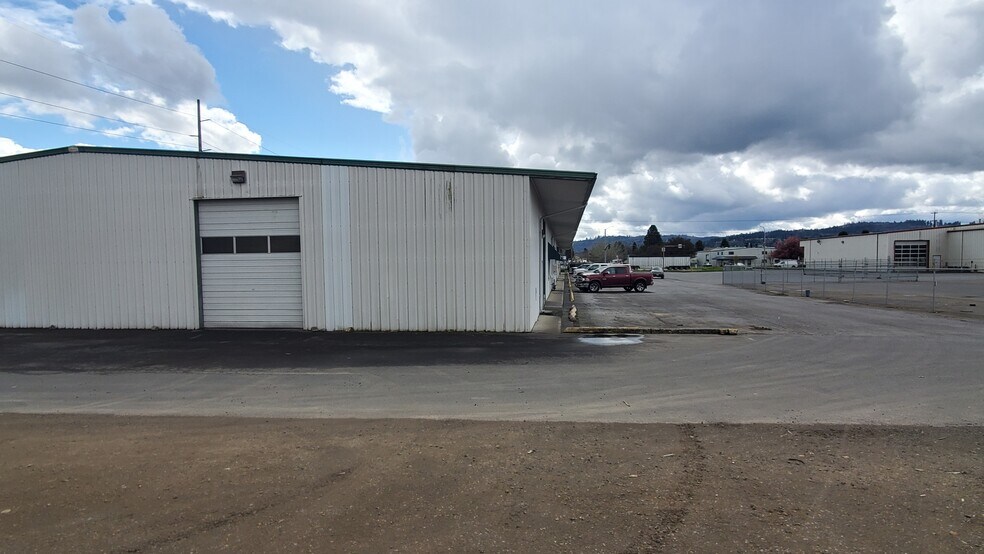 960 Industrial Way, Longview, WA à louer - Photo de l’immeuble – Image 3 sur 5