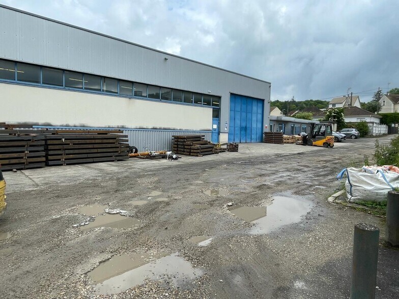 Local d'activités dans Presles à vendre - Photo de l’immeuble – Image 2 sur 18