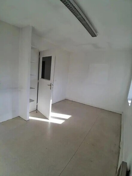 1 Avenue De La République, Houdan à louer - Photo de l’immeuble – Image 3 sur 6