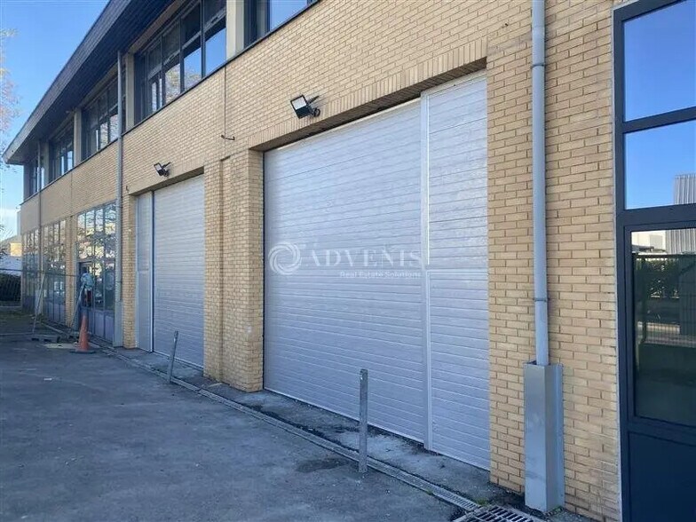 Local d’activités dans Villejuif à louer - Photo de l’immeuble – Image 1 sur 11